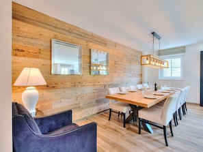 Chalet | Dining