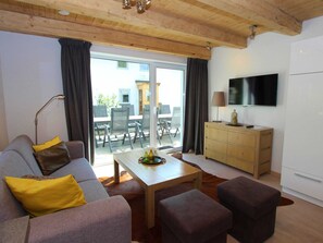 Living area - Detached Chalet Close to the ski Area (Bruck an der Grossglocknerstrasse)
