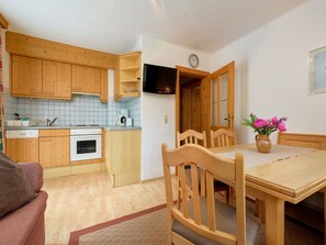 Kühlschrank, Mikrowelle, Ofen