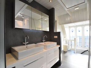 House | Bathroom - Boutique Holiday Home in Grootschermer With Garden (Grootschermer)