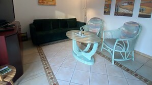 Dining - Cozy Bungalow in Werder With Garden (Werder (Havel))
