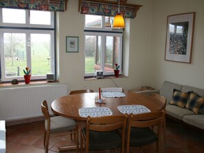 Ferienhaus | Eigene Küche | Wasserkocher mit Kaffee-/Teezubehör, Mikrowelle, Ofen, Geschirrspüler