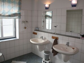 Ferienhaus | Badezimmer | Badewanne