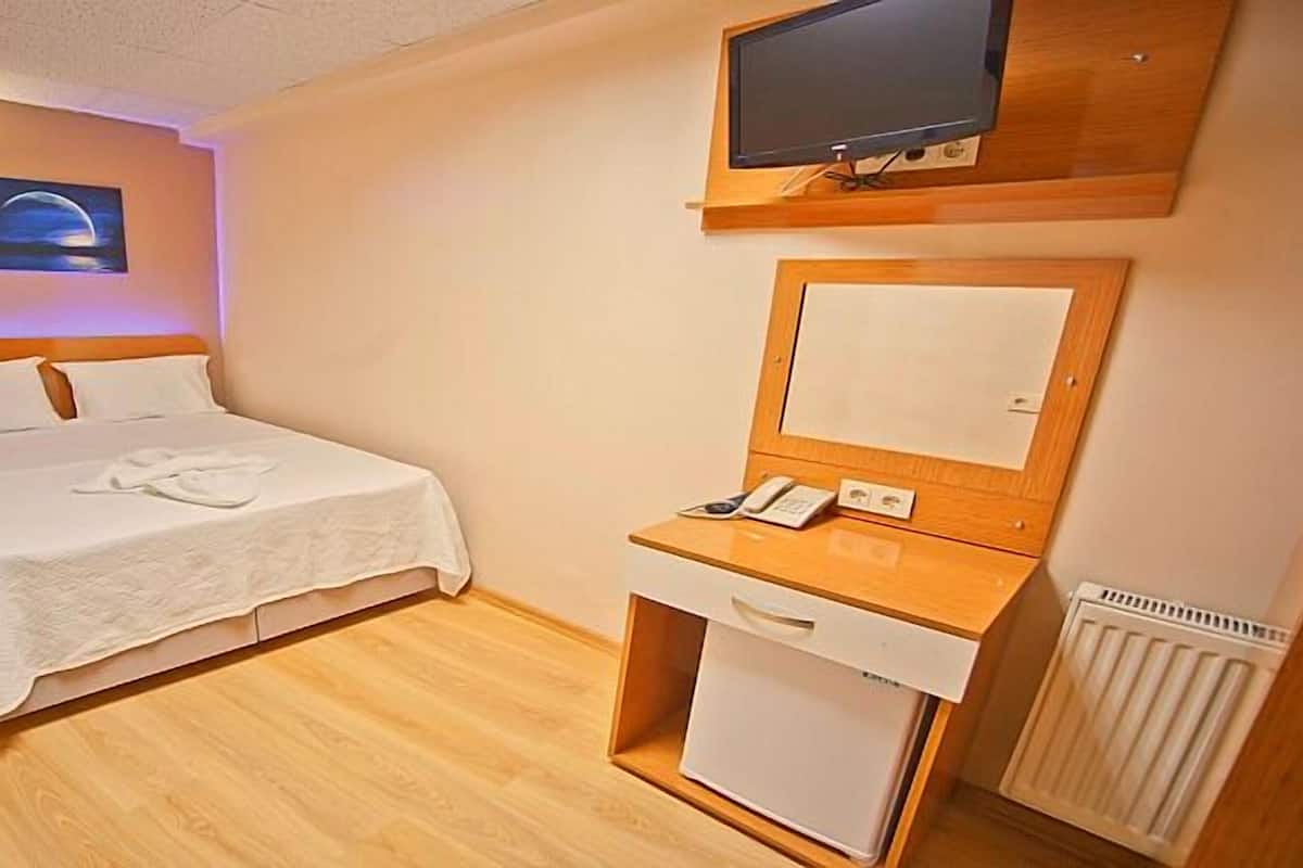 Habitación individual estándar | Minibar, escritorio y espacio para trabajar con laptop
