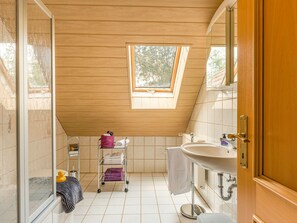 Apartment | Bathroom