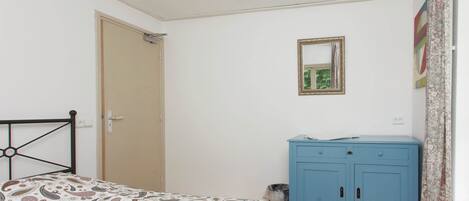 House | 4 bedrooms, individually furnished, bed sheets