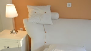 5 bedrooms, free WiFi, bed sheets - Opulent Villa with Sauna, Hot Tub, Pool (Tegelen)