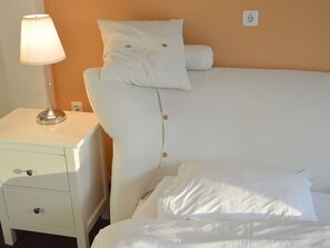 5 bedrooms, free WiFi, bed sheets - Opulent Villa with Sauna, Hot Tub, Pool (Tegelen)
