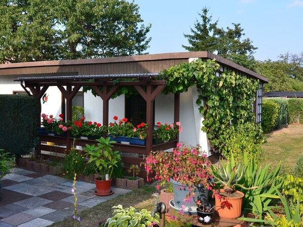 House | Property grounds - Quaint Holiday Home near Forest in Blankenburg (Blankenburg)