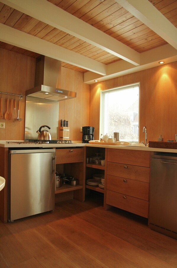 House | Private kitchen - Peacefule Holiday Home for 2 People in Heiloo near Egmond (Heiloo)