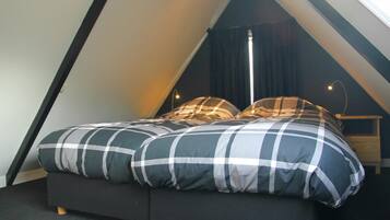 House | 1 bedroom, individually furnished, bed sheets