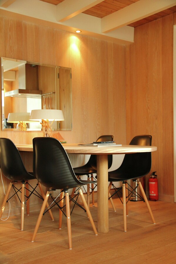 House | Dining - Peacefule Holiday Home for 2 People in Heiloo near Egmond (Heiloo)