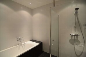 House | Bathroom - Holiday Home in Workum on a Farm (Workum)