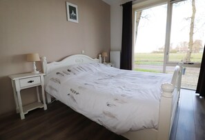 3 bedrooms, individually furnished, bed sheets - Holiday Home in Workum on a Farm (Workum)