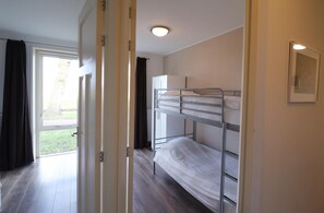 House | 3 bedrooms, individually furnished, bed sheets - Holiday Home in Workum on a Farm (Workum)