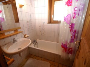 Chalet | Bathroom | Bathtub - Quaint Chalet in La Bresse With Garden (La Bresse)