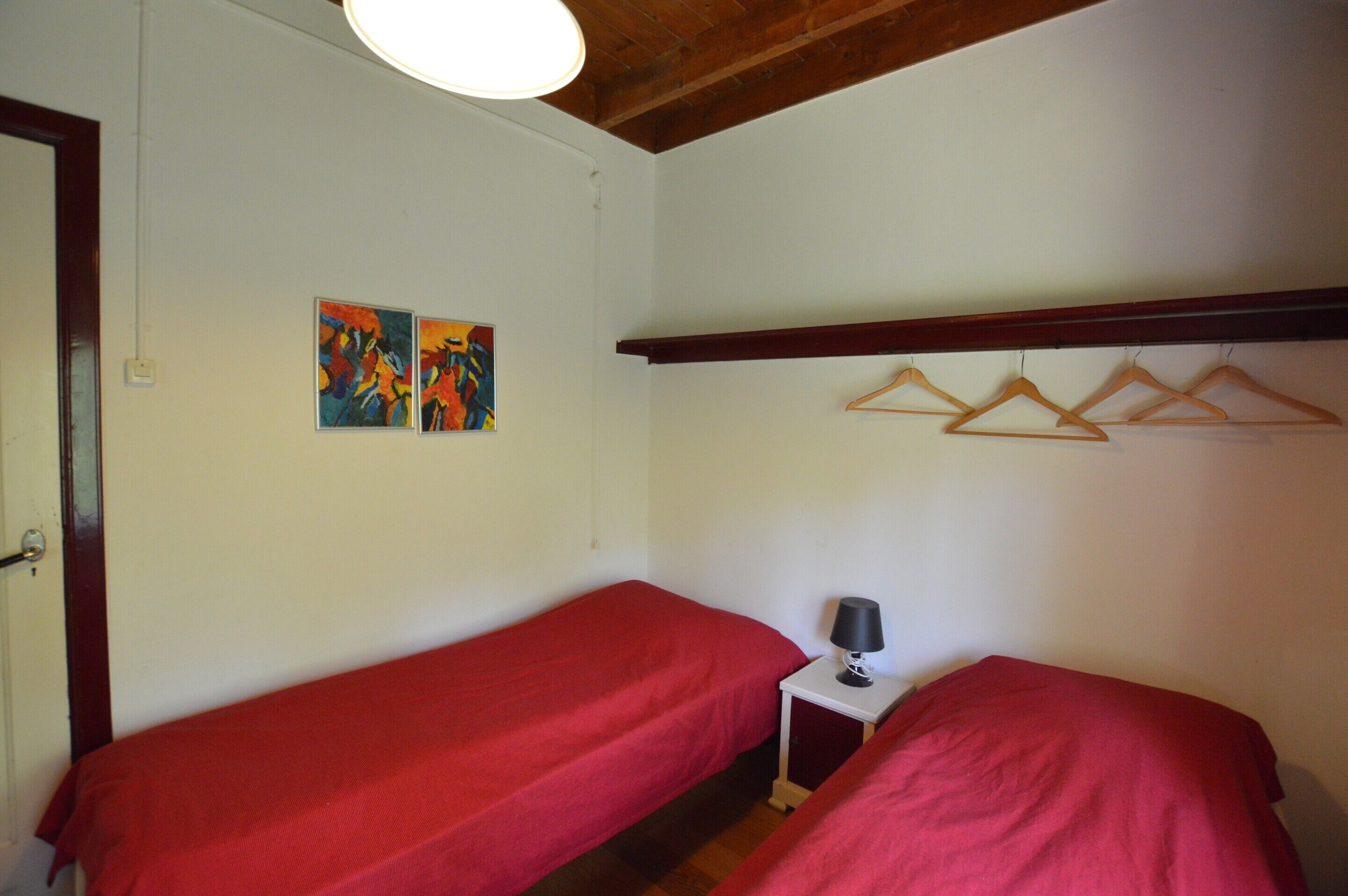 4 habitaciones y muebles diferentes 