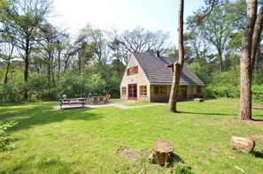 House | Exterior - Cozy Holiday Home near Forest in Zuidwolde (Zuidwolde)