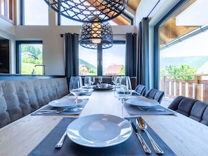 Dining - Plushy Holiday Home in Sankt with 2 Saunas & Hot Tubs (Sankt Margarethen im Lungau)