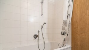 Unclassified image, 5 of 33, button - Modern Apartment for 6 in Luxury Holiday Park With Skiing (Rauris)