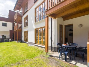 Balcony - Modern Apartment for 6 in Luxury Holiday Park With Skiing (Rauris)
