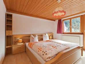 3 bedrooms, individually furnished - Apartment in St Gallenkirch With Garden, BBQ & Parking (Sankt Gallenkirch)