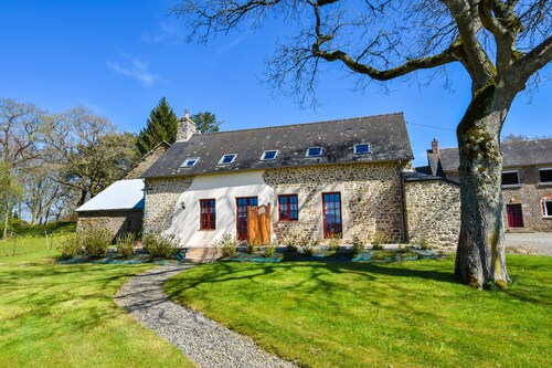 Cozy Garden Villa in Bonnemain