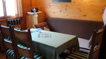 Chalet | Dining