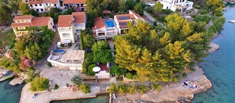 Fantastic Holiday Home With Amazing Garden, Private Pool, Directly on the Beach