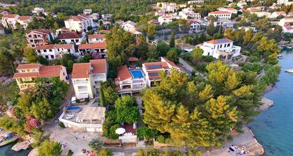 Fantastic Holiday Home With Amazing Garden, Private Pool, Directly on the Beach