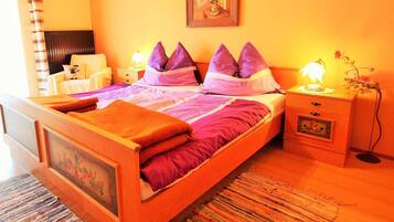 Apartment | 2 bedrooms, individually furnished, bed sheets