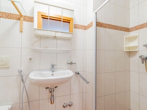 Apartment | Bathroom - Alluring Apartment in Piesendorf With Sauna (Piesendorf)