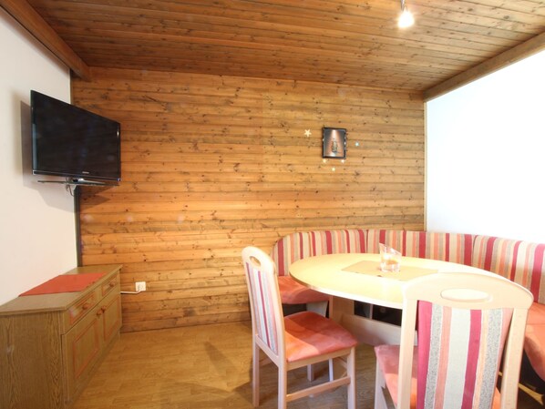 Apartment | Dining - Spacious Apartment near Ski Area in Mittersill (Mittersill)