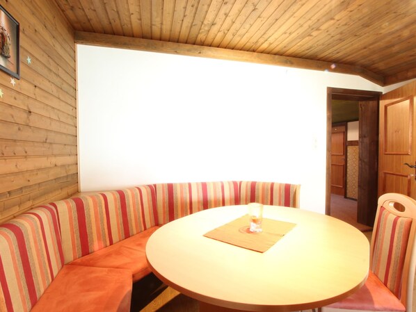 Dining - Spacious Apartment near Ski Area in Mittersill (Mittersill)