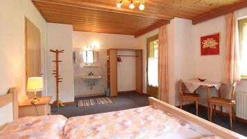 Apartment | 2 bedrooms, bed sheets