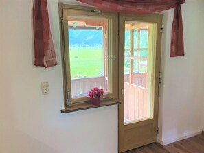 Apartment | Private kitchen - Cosy Apartment in Neukirchen near Krimmler Waterfalls (Neukirchen am Grossvenediger)