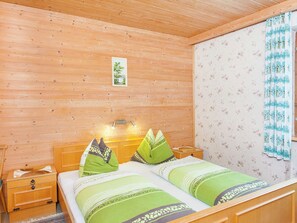 Apartment | 2 bedrooms, individually furnished, bed sheets - Sunny Hillside Apartment in Mittersill near Public Transport (Mittersill)