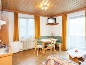 Apartment | Dining - Sunny Hillside Apartment in Mittersill near Public Transport (Mittersill)