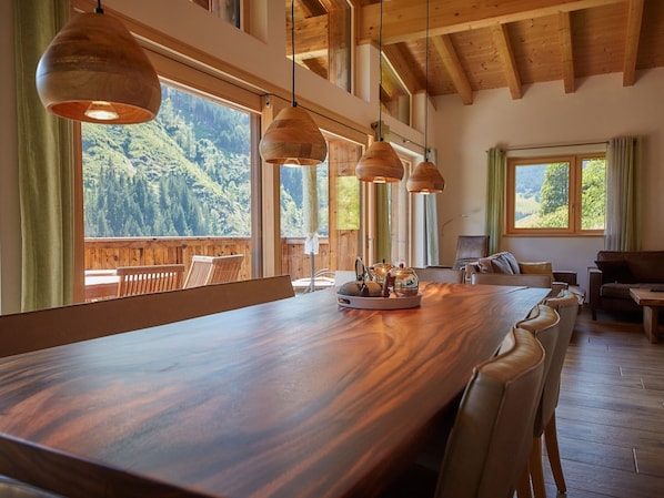 Chalet | Dining