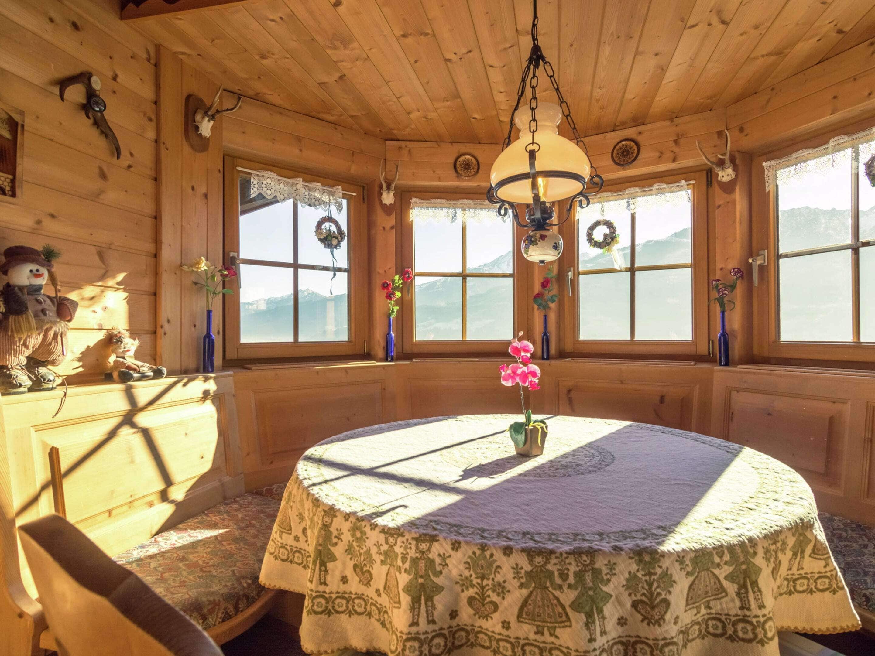 Chalet | Dining