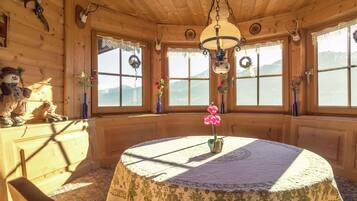 Chalet | Dining