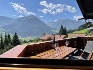 Chalet | Balcony - Chalet on the Slopes (Piesendorf)