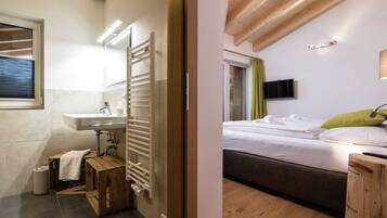 3 bedrooms, individually furnished, bed sheets