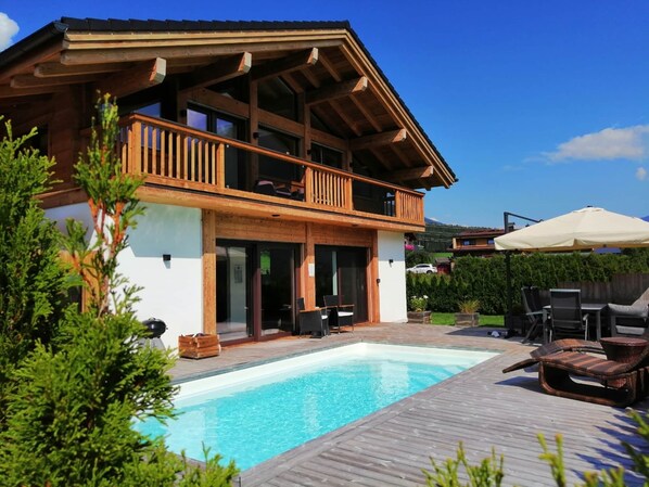 Chalet | Pool | Indoor pool, outdoor pool