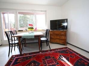 Apartment | Dining