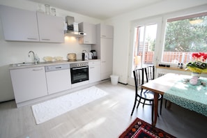 Private kitchen - Apartment in Sankt Michael Near Ski Slopes (Sankt Michael im Lungau)