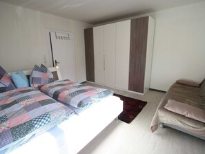 Apartment | 1 bedroom, individually furnished, bed sheets