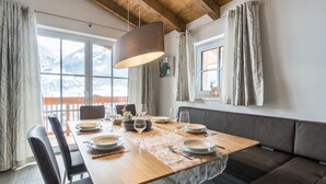 Dining - Luxurious Holiday Home in Piesendorf With Private Sauna (Piesendorf)