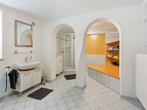 Shower, towels - Simplistic Apartment in Bramberg am Wildkogel With Terrace (Bramberg am Wildkogel)