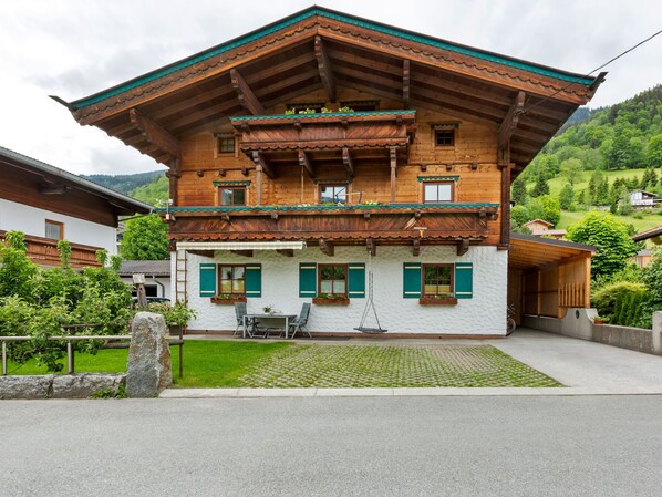 Exterior - Simplistic Apartment in Bramberg am Wildkogel With Terrace (Bramberg am Wildkogel)